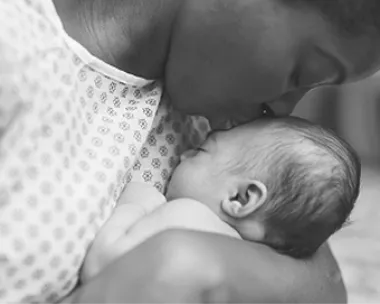 maman bisou bébé