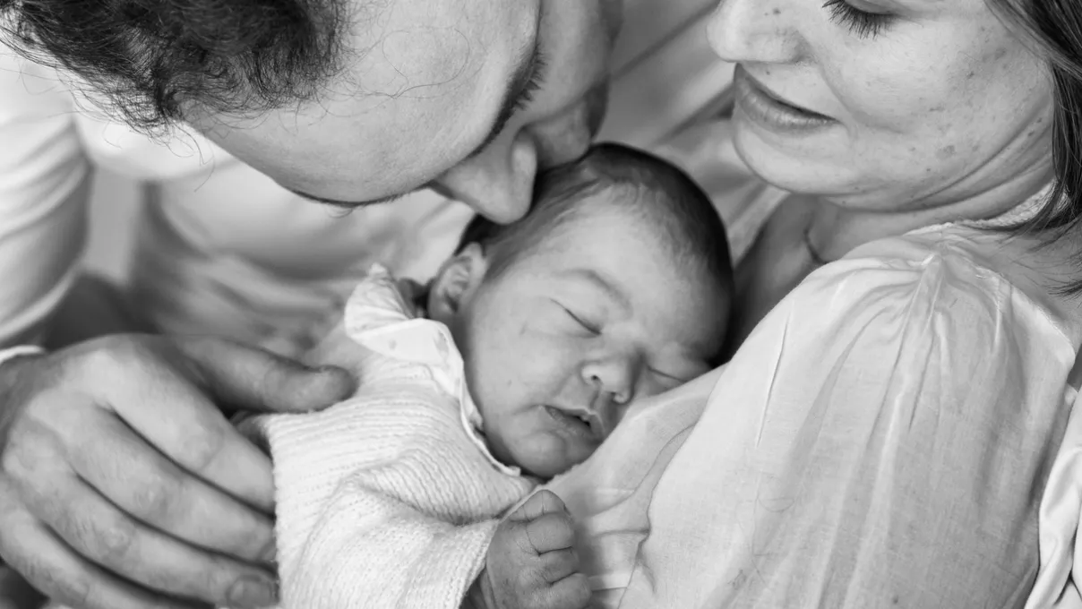Peau à peau - parents-bébé